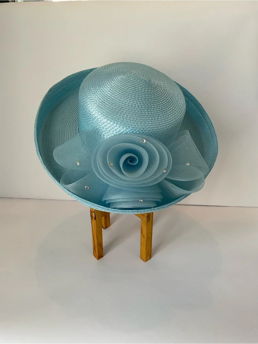 Jaclyn Smith Elegant Light Blue Derby Church Hat With Rolled Brim And  Lace Bow
